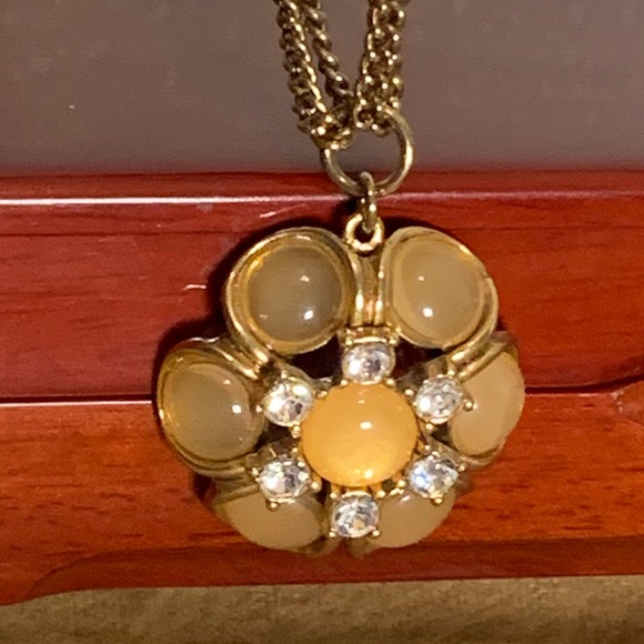 Vintage Talbots Long Gold Tone Necklace w/a Cabochon & Rhinestone Flower Pendant - Picture 3 of 9